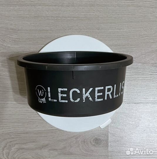 Кормушка с крышкой