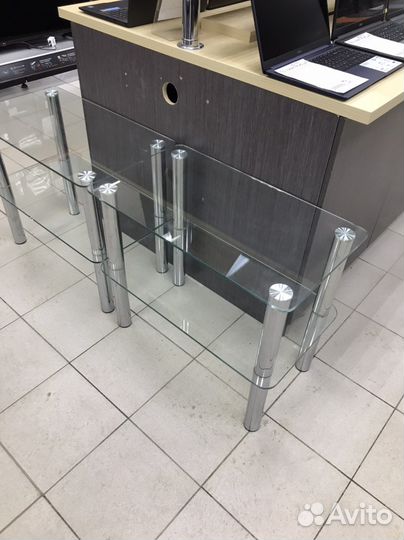 Тумбочка под телевизор стеклянная