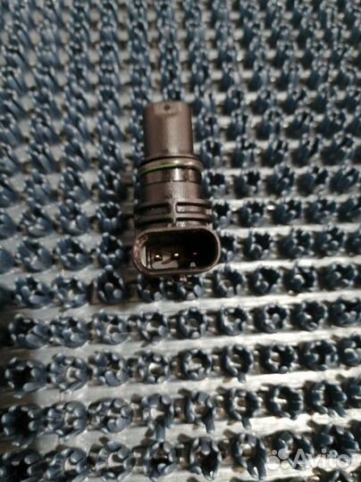 Датчик положения распредвала Volkswagen Passat