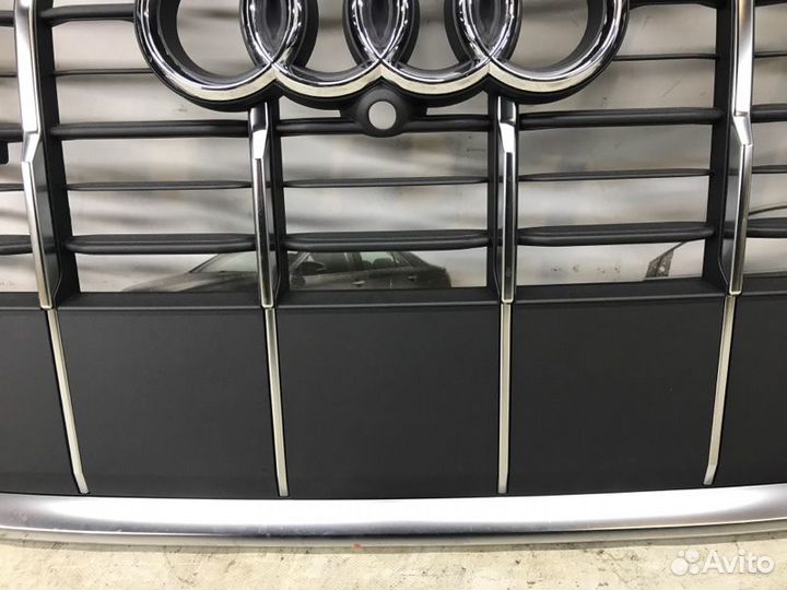 Решетка радиатора передняя Audi Q7 4M