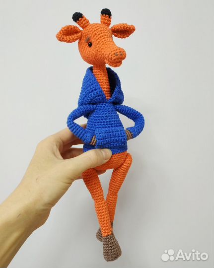 Вязаная игрушка Жираф