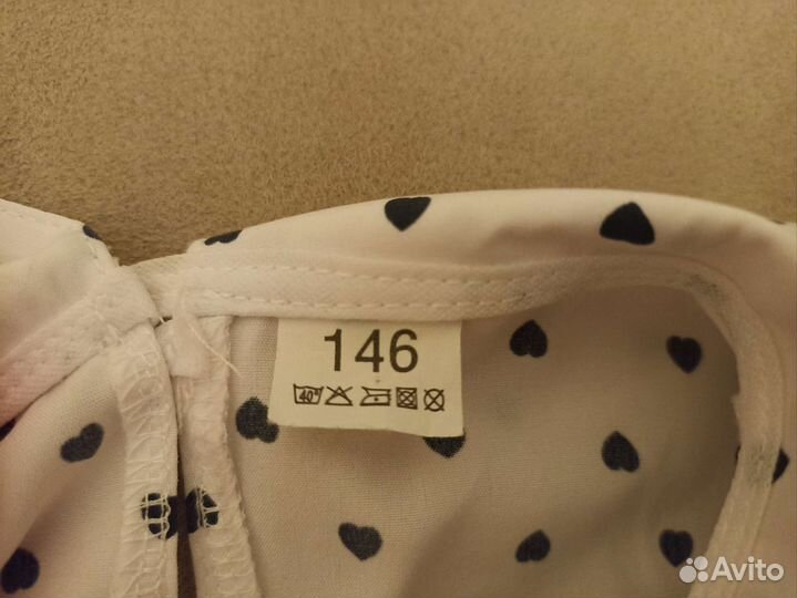 Белая школьная блузка