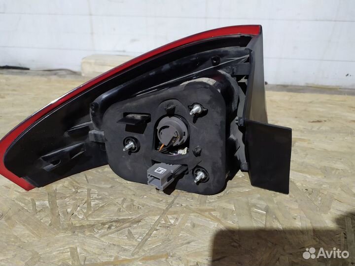 Фонарь правый внешний Ford Mondeo 4 седан, 2010