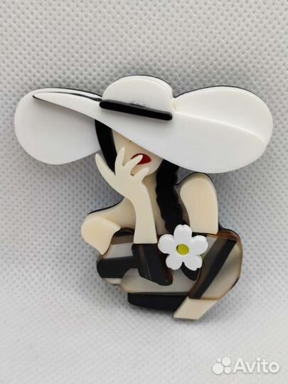 Стильная брошь ручной работы/тренд сезона