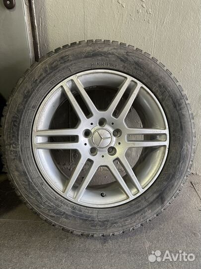 Toyo W8 235/60 R17 106T