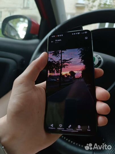 Смартфон Oppo Reno 2