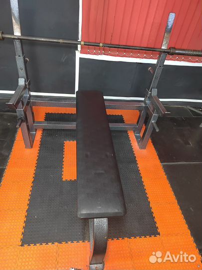 Скамья для жима со стойками и штангой