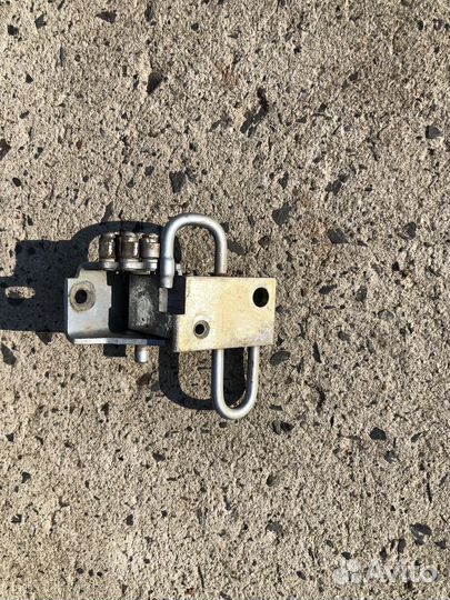 Петля двери передняя правая нижняя Volkswagen Audi