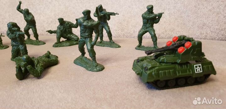 Танк,солдатики,солдаты,военная техника