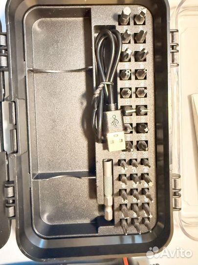 Электрическая отвёртка с напором бит