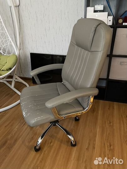 Офисное кресло