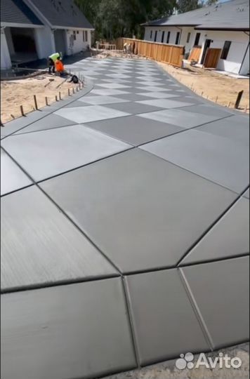 Требуется монтаж Печатного бетона во дворе дома