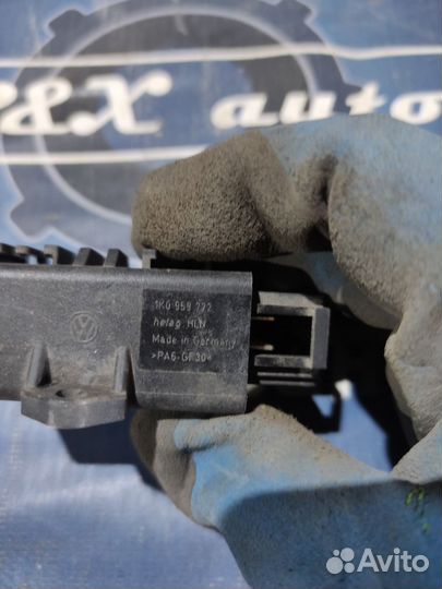 Блок управления подогревом сидений Skoda Superb 2