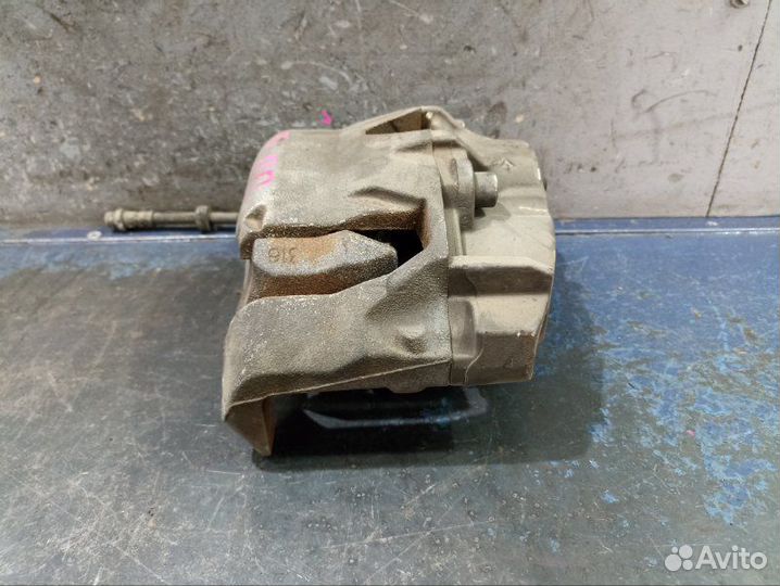 Суппорт передний правый Volvo Xc70 3 Поколение BZ