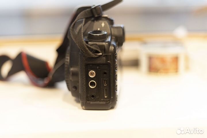 Canon 5D mark ii + 4 акк и +зарядка USB +карта пам