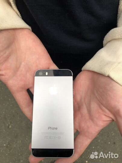 Телефон iPhone 5s