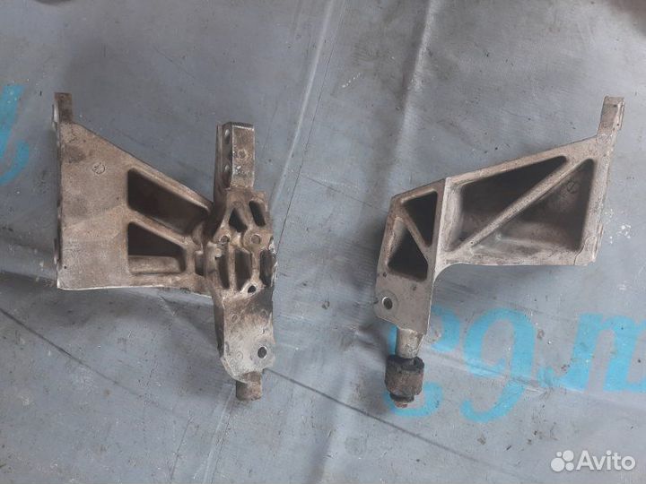 Кронштейн двс правый левый Infiniti Ex/Qx50 J50