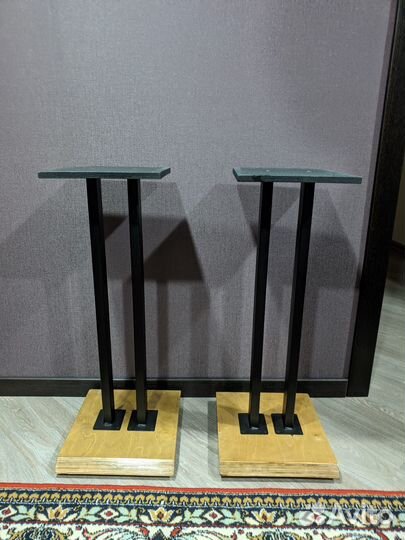 Стойки для студийных мониторов