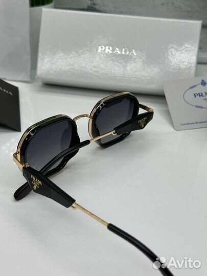 Солнцезащитные очки Prada