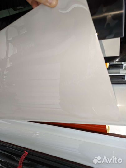 Антигравийная пленка для бронирования автомобиля