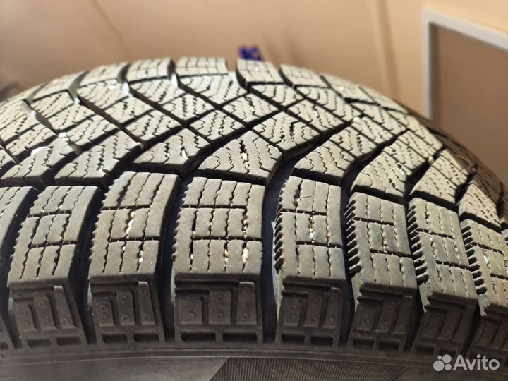 Pirelli Ice Zero FR 185 R15