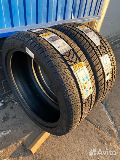 Pirelli Scorpion Winter 285/40 R22 и 325/35 R22 114W