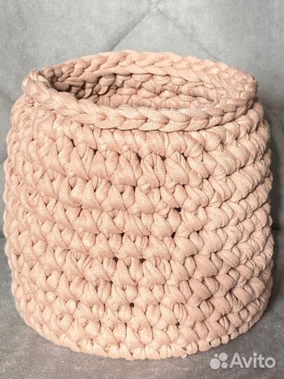 Вязаная корзина ручной работы