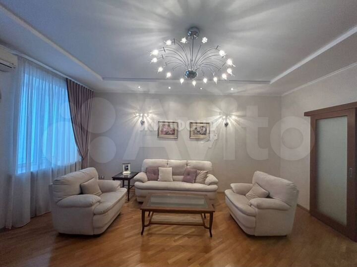 4-к. квартира, 135,6 м², 3/10 эт.