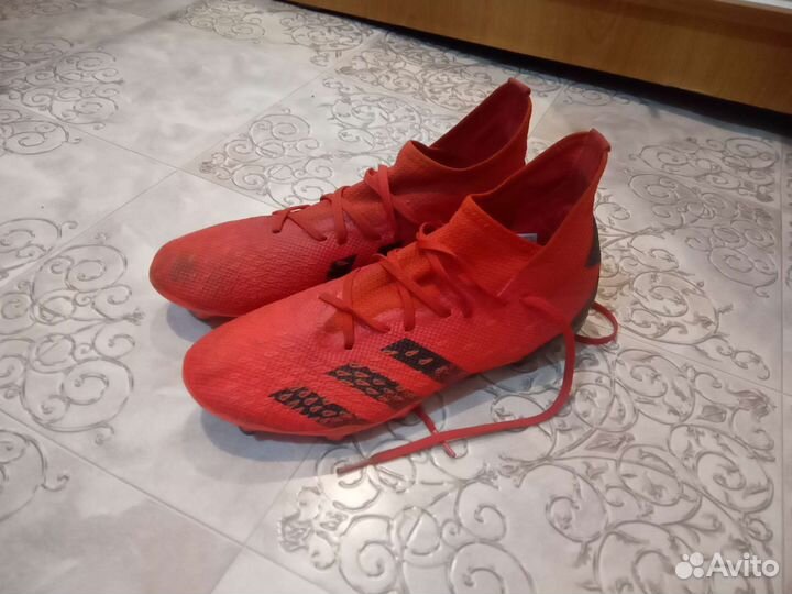 Футбольные бутсы adidas predator