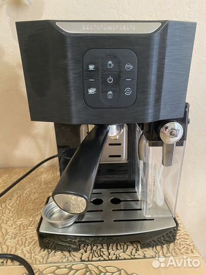 Кофеварка рожковая redmond RCM-1511