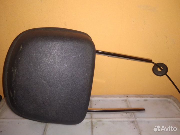 Подголовник передний Opel Astra P10 A17DTJ 2011