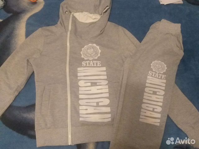 Спортивный костюм женский