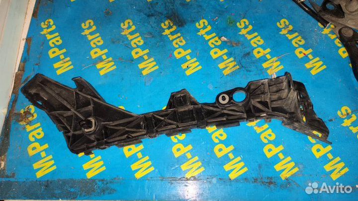 Крепление бампера заднее правое Mazda Mazda3 BL