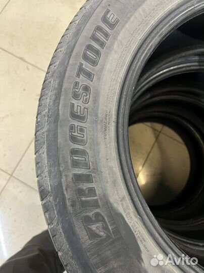 Bridgestone Dueler H/T 687 225/65 R16