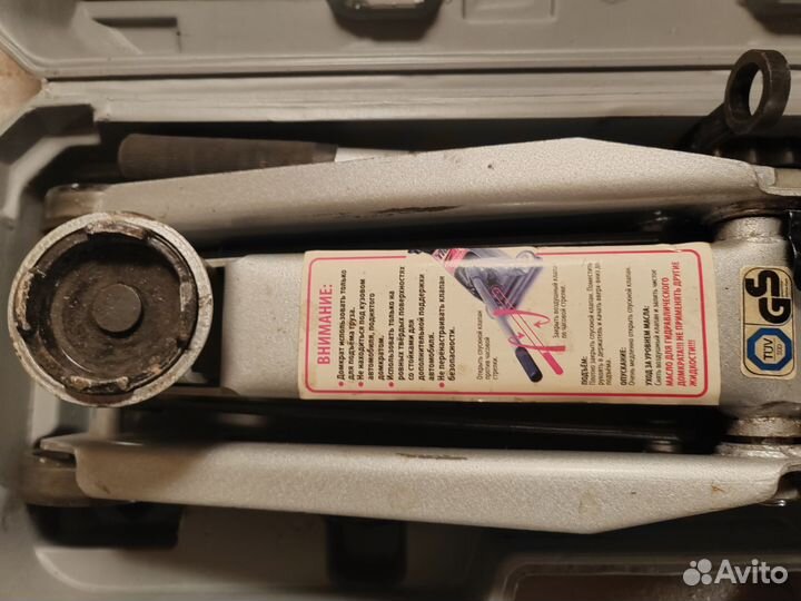 Домкрат подкатной 3 тонны