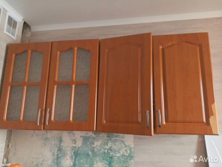 Продам мебель на кухню и газовую плиту gefest