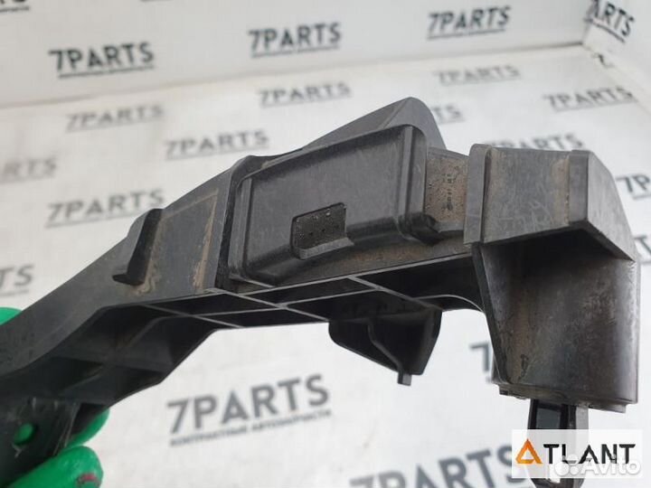 Крепление бампера задняя правая toyota corolla RUM