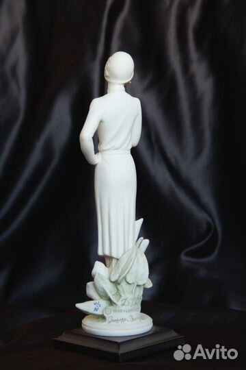 Статуэтка Capodimonte Армани Лили Италия
