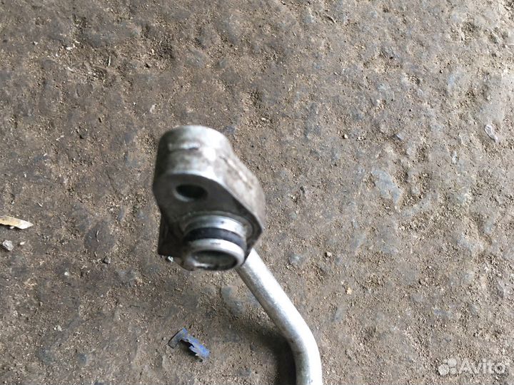 Toyota avensis Трубка