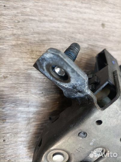 Замок крышки багажника Opel Astra J хетчбэк 5дв