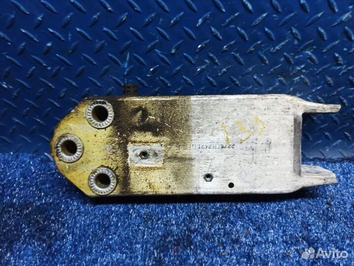 Кронштейн усилителя бампера передний левый Bmw F10