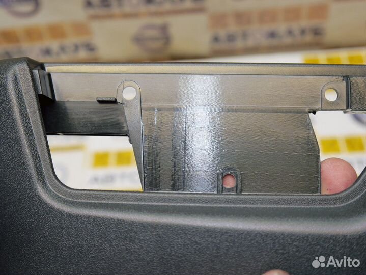 Накладка сиденья водительского Вольво XC90 чёрная