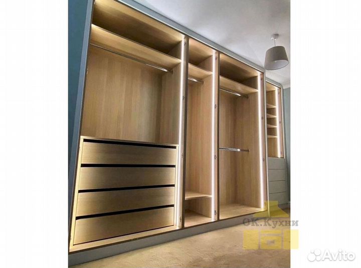 Шкаф с зеркалом