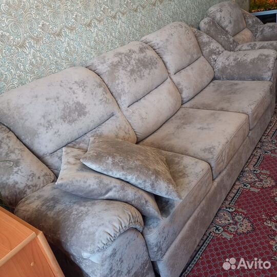 Диван с креслом