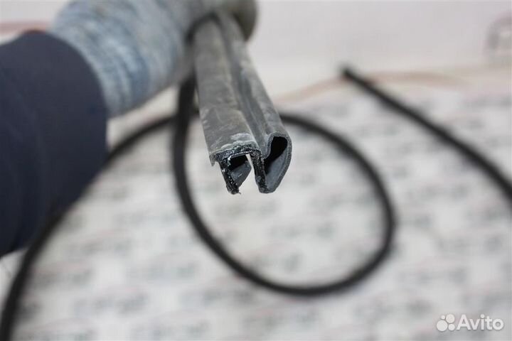 Уплотнитель кузова передней двери Nissan Qashqai