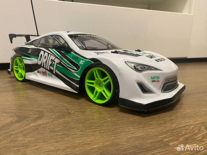 Машина на радиоуправлении для дрифта