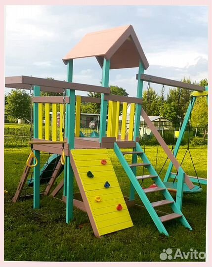 Детская площадка со скалодромом