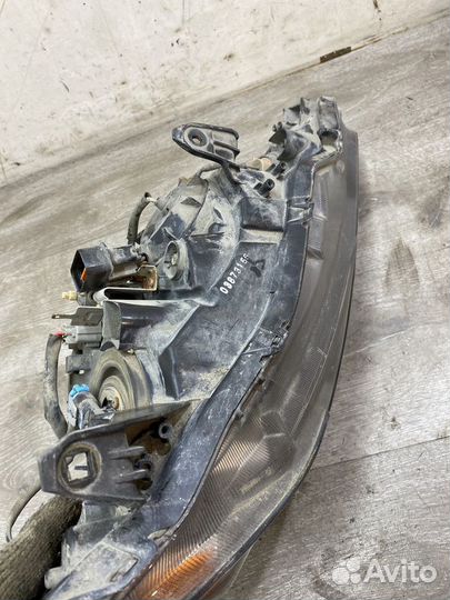 Фара правая Mitsubishi Lancer