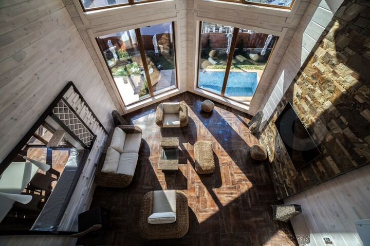 Коттедж 270 м² на участке 8 сот.