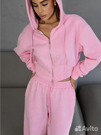 Спортивный костюм со стразами